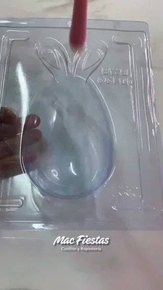 En Mac Fiestas ya tenemos disponibles estos hermosos moldes en forma de conejo para que prepares los chocolates más tiernos y deliciosos de esta Pascua. Perfectos para crear conejitos de chocolate, sorprender a los más chicos o regalar algo hecho con amor. 🍫💛

Animate a crear tus propias dulzuras y darle un toque especial a esta Pascua.
¡Pasá por Mac Fiestas y llevate los tuyos antes de que se agoten! 🐣🌸

#Pascuas #ConejitosDeChocolate #MacFiestas #ChocolateCasero #PascuaCreativa