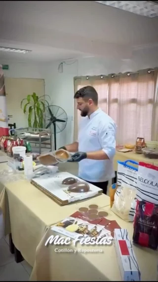 ¡Gracias a todos por ser parte de este hermoso Taller de Pascuas 2026! 🐰🍫✨

Vivimos una jornada llena de aprendizaje, creatividad y mucho chocolate, donde cada uno pudo llevarse nuevas ideas y técnicas para estas Pascuas.

Un agradecimiento especial a Puratos Uruguay por acompañarnos y hacer posible esta experiencia junto a Nicolás Licio. 🙌

¡Nos encanta compartir estos momentos con ustedes! 💛
¿Quién ya está listo para poner en práctica todo lo aprendido? 😍